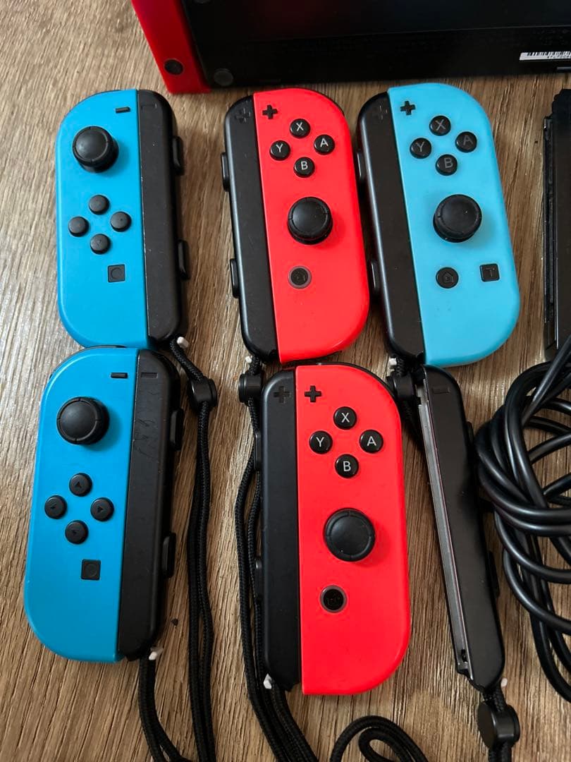 Nintendo Switch 本体とジョイコン　付属品