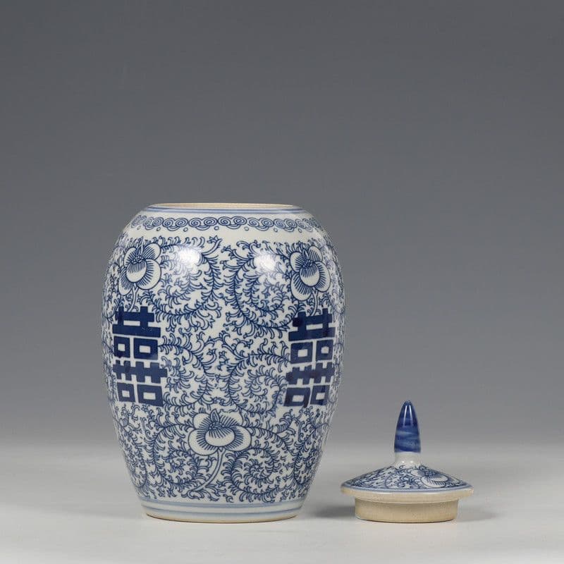 青花喜の字 景徳鎮 陶磁器 装飾品 工芸品 美術品 置物 冬瓜の壺です