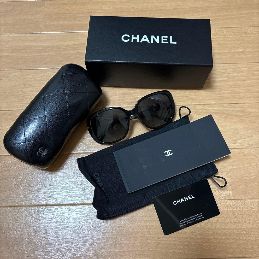 CHANEL ブラックサングラス ケース付き