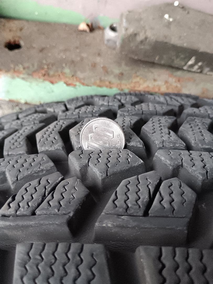 DUNLOP グランドトレック 235/80R16 スタッドレス