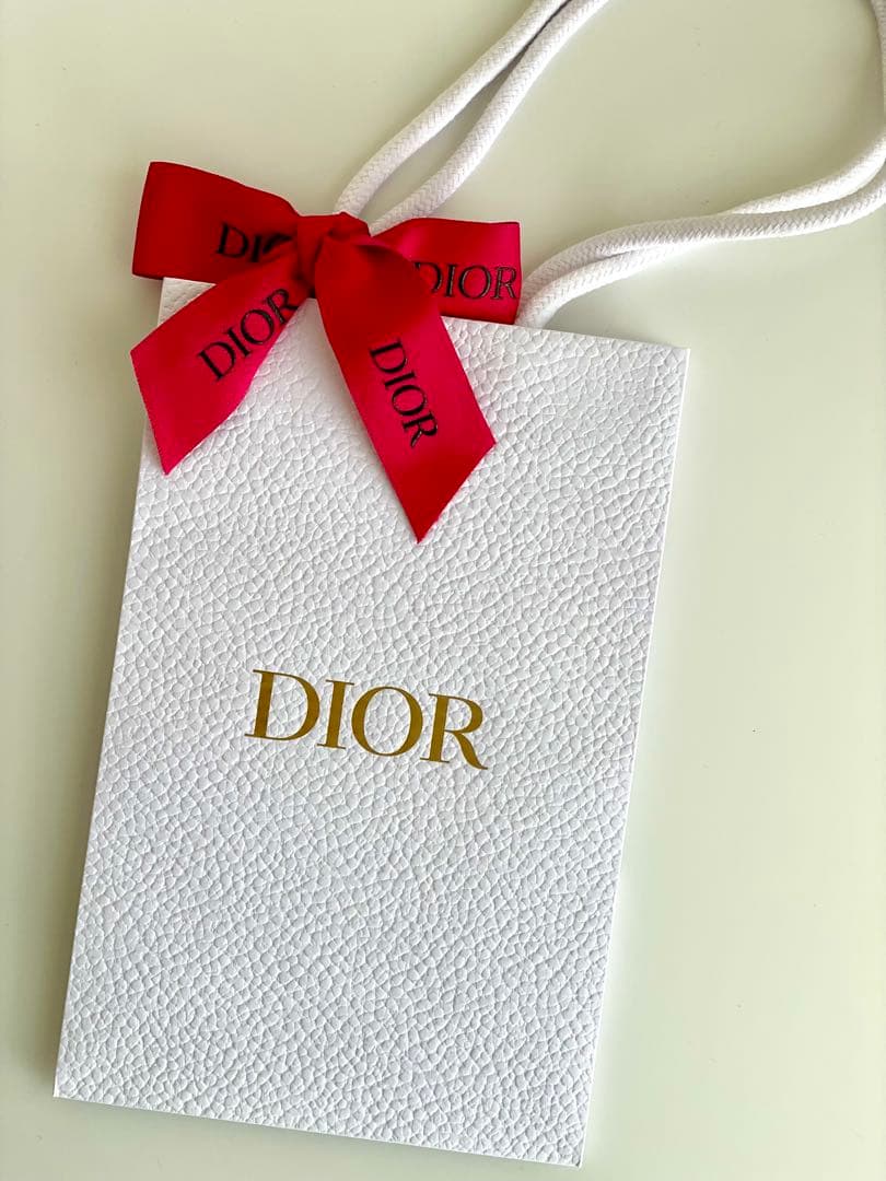 Dior フォーエヴァーナチュラル ヴェルヴェットファンデーション 2N
