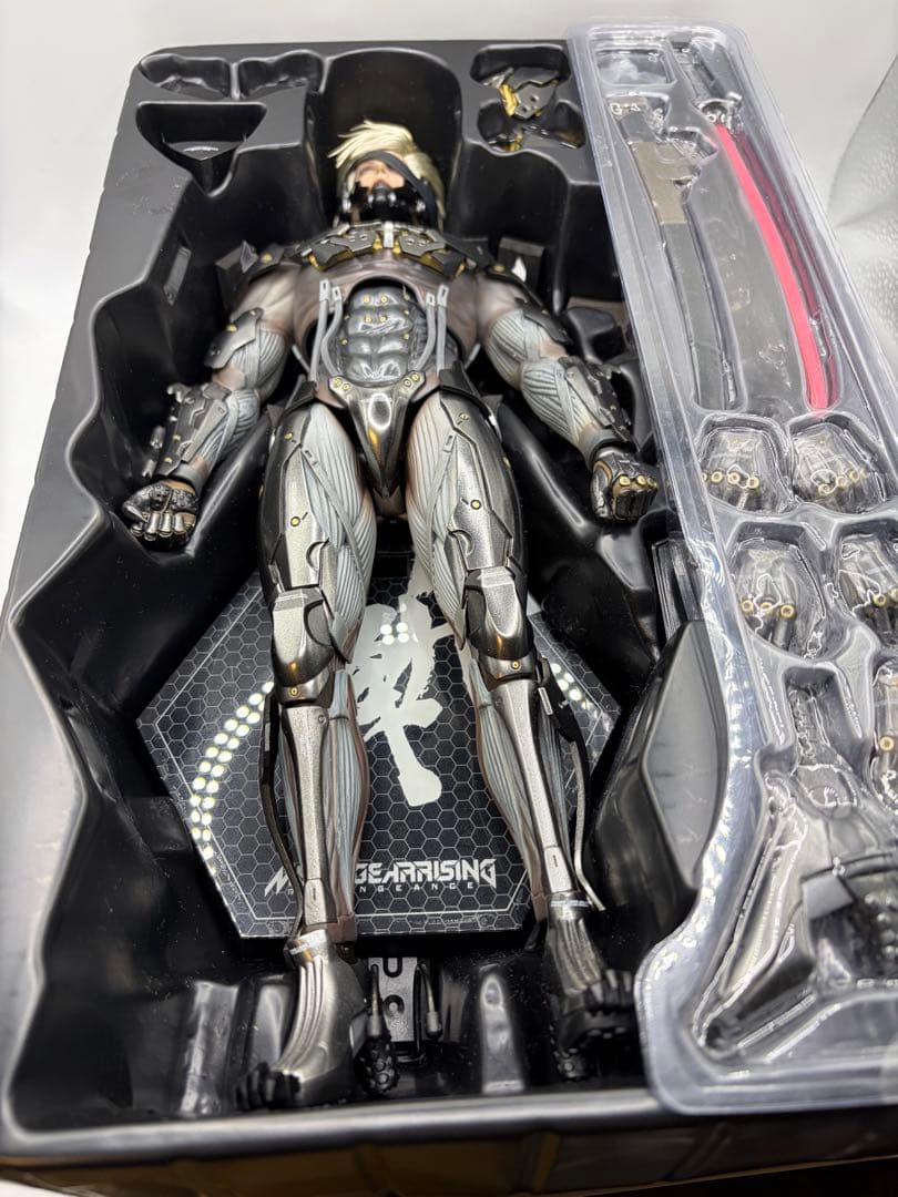 ホットトイズ L GEAR RISING RAIDEN 雷電 フィギュア