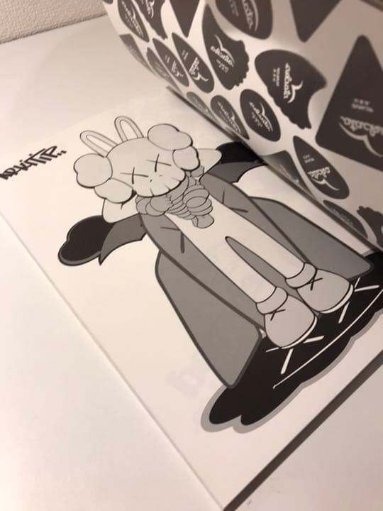 kaws arkitip 付録の立体マグネット付き