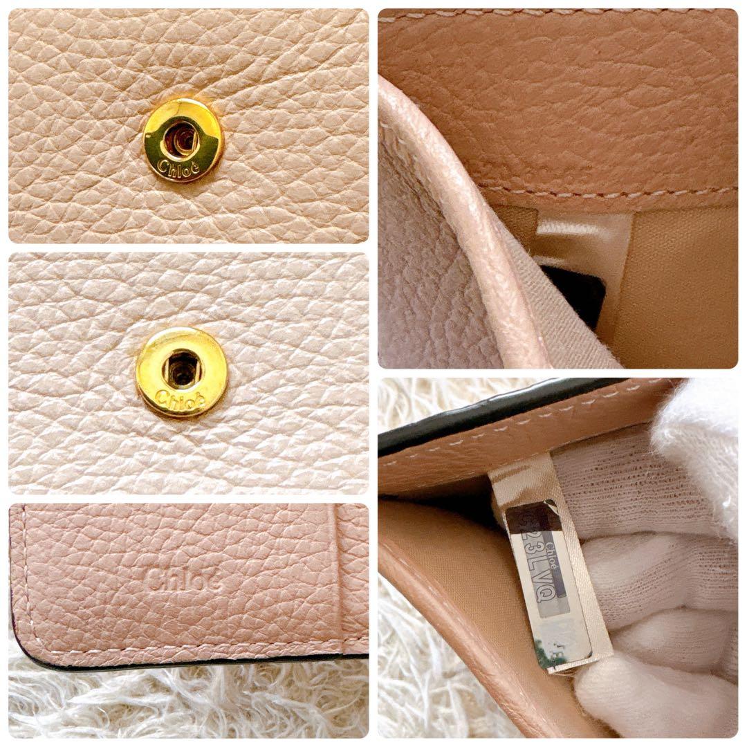 クロエ 三つ折り財布 アルファベット レザー Cチャーム ピンクベージュ系
