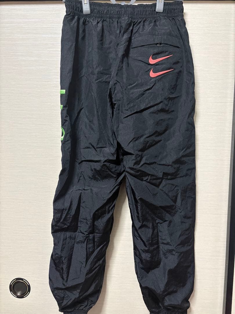 Nike フード付きウィンドブレーカー 黒 NIKE