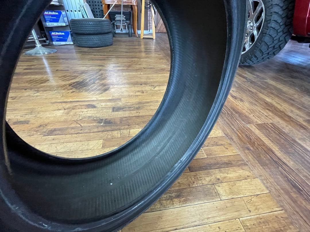 NITTO 255/30R21 6分山以上　2021年製造　側面一部ゴムえぐれ