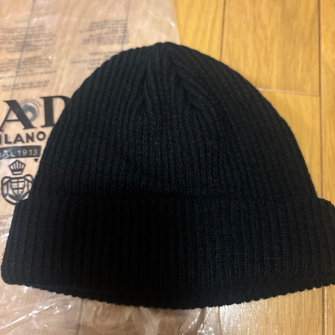 PRADA ノベルティー　ニット帽