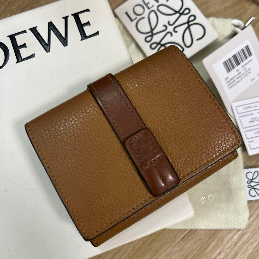 LOEWE　ロエベ　トライフォールドウォレット　三つ折り　コンパクトミニ財布