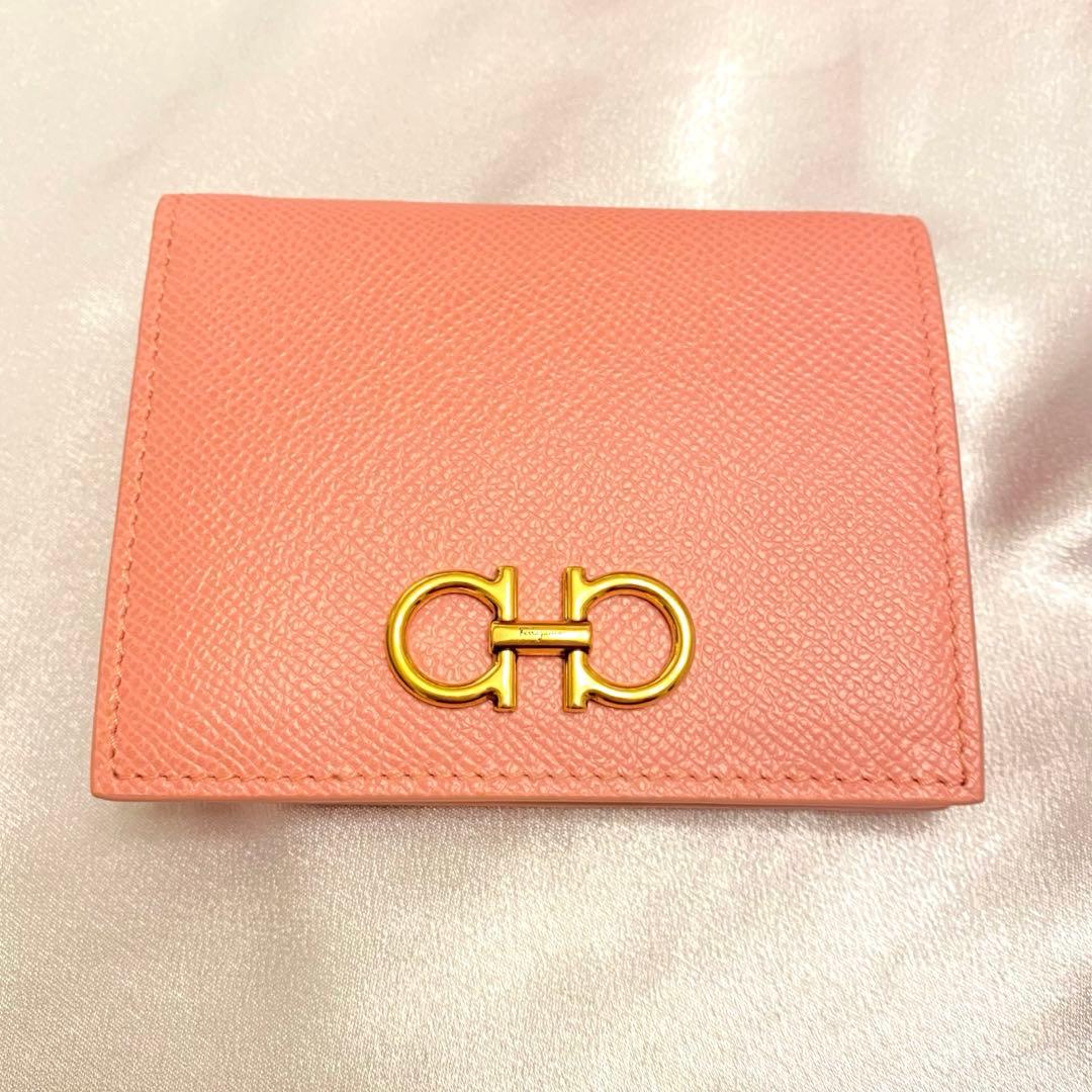 新品 Salvatore Ferragamo 二つ折り財布 ピンク ショッパー付