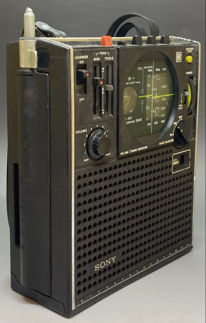 SONY ICF-5600 スカイセンサーFM/MW/SW 　ジャンク　b254