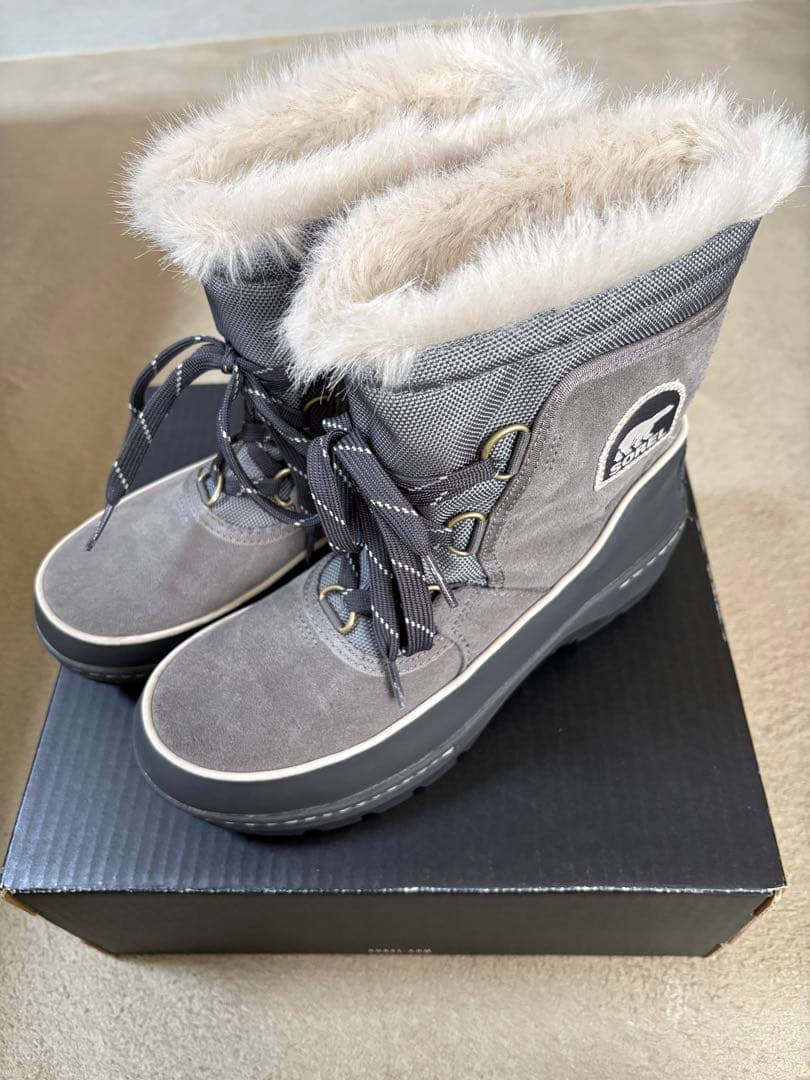 あきSOREL TIVORI III グレー 美品　即購入可能です^_^
