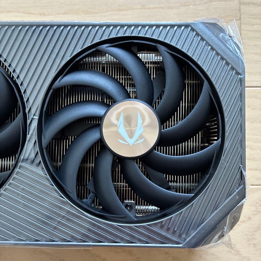 zotac 5090 ヒートシンク　ファン　など