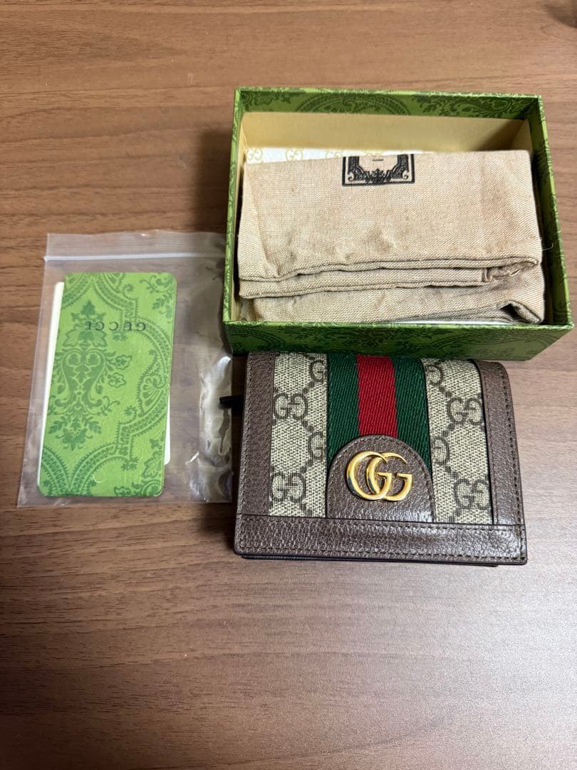 ほぼ未使用GUCCIオフディア２つ折り財布