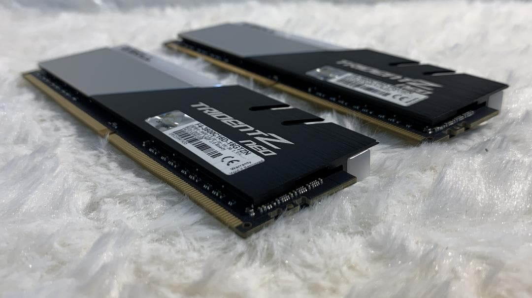 DDR4 3600MHz RGBメモリ 16GB（2 x 8GB）