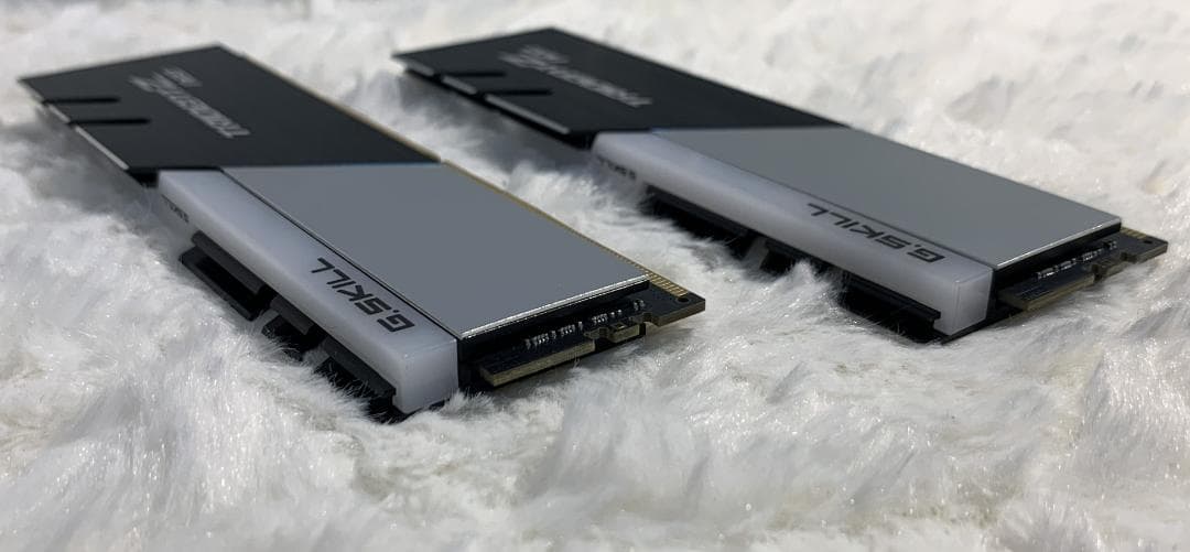 DDR4 3600MHz RGBメモリ 16GB（2 x 8GB）