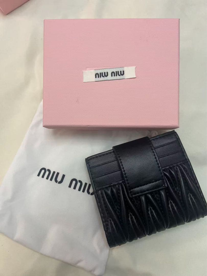 Miu Miu ミュウミュウ ブラック 折り財布