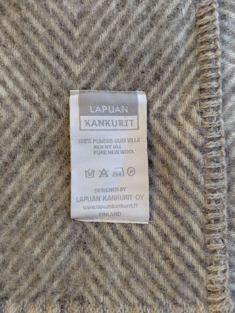 LAPUAN KANKURIT ヘリンボーンストール　100%ウール　グレー