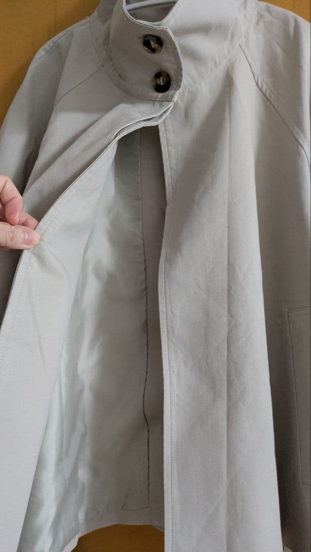 welinoa　Half cape short trench　エクリュ