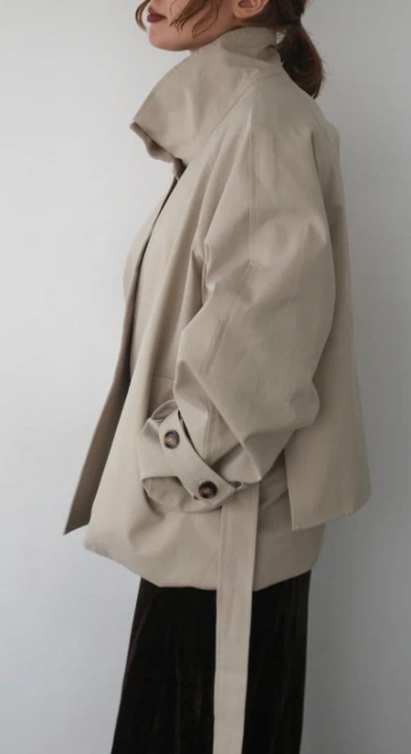 welinoa　Half cape short trench　エクリュ