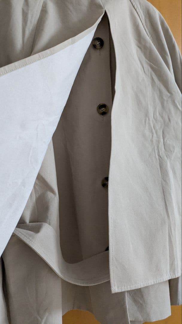 welinoa　Half cape short trench　エクリュ