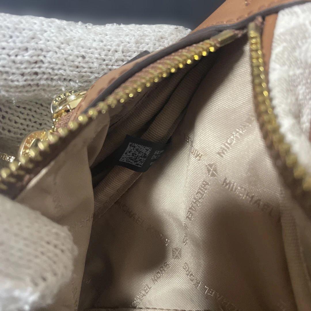 MICHAEL KORS （マイケルコース）ボディバッグホワイト✕ブラウン