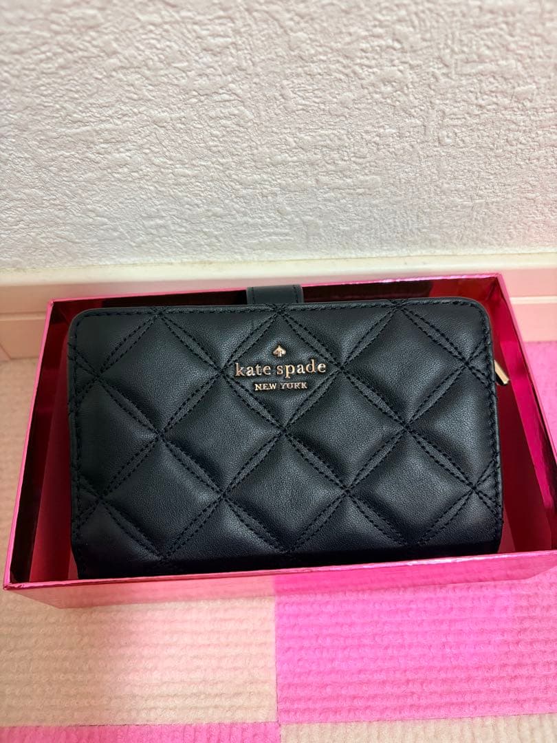 【りっぺ】kate spadeケイトスペード ミディアム二つ折り財布
