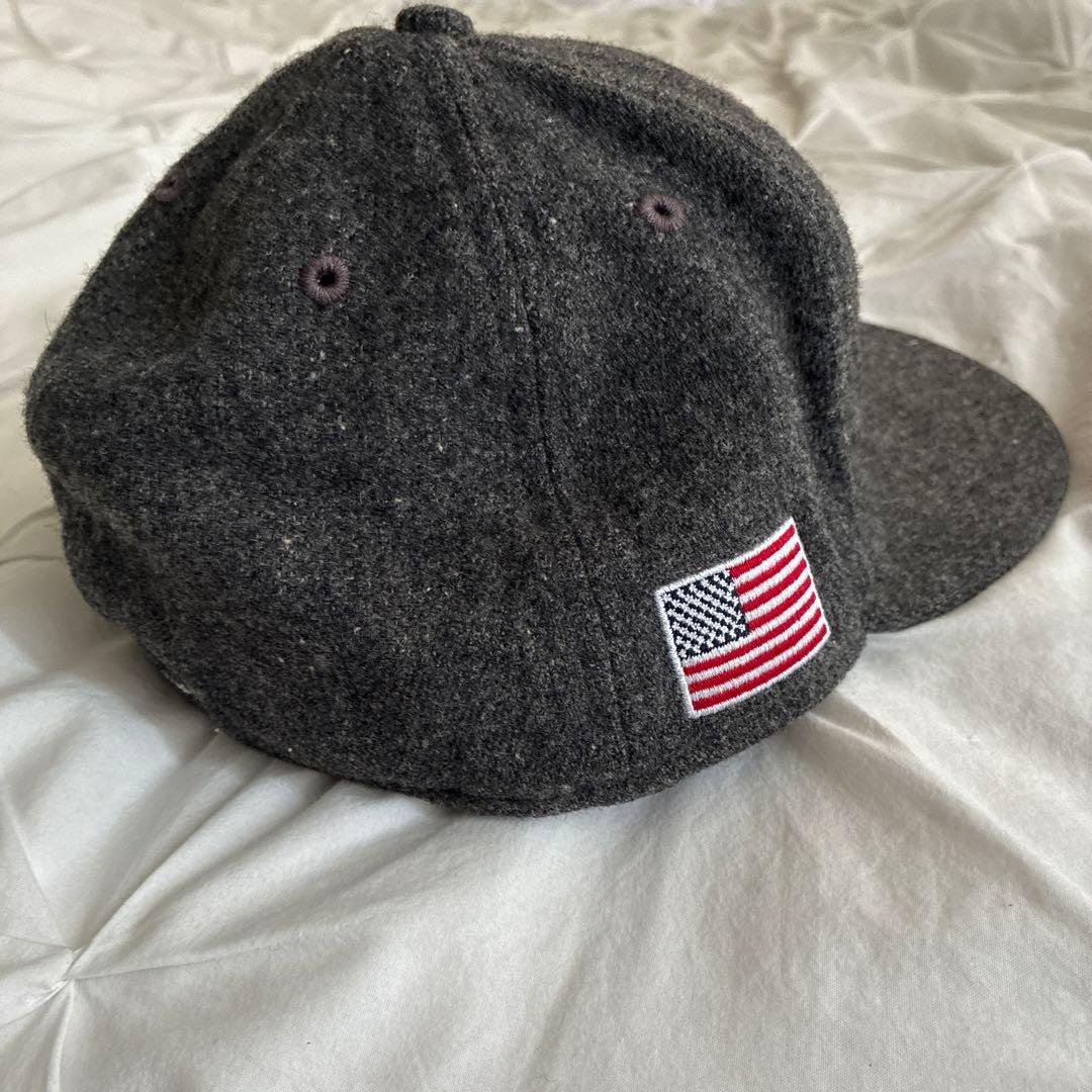 ＊*送様 Supreme グレー フラットビルキャップ