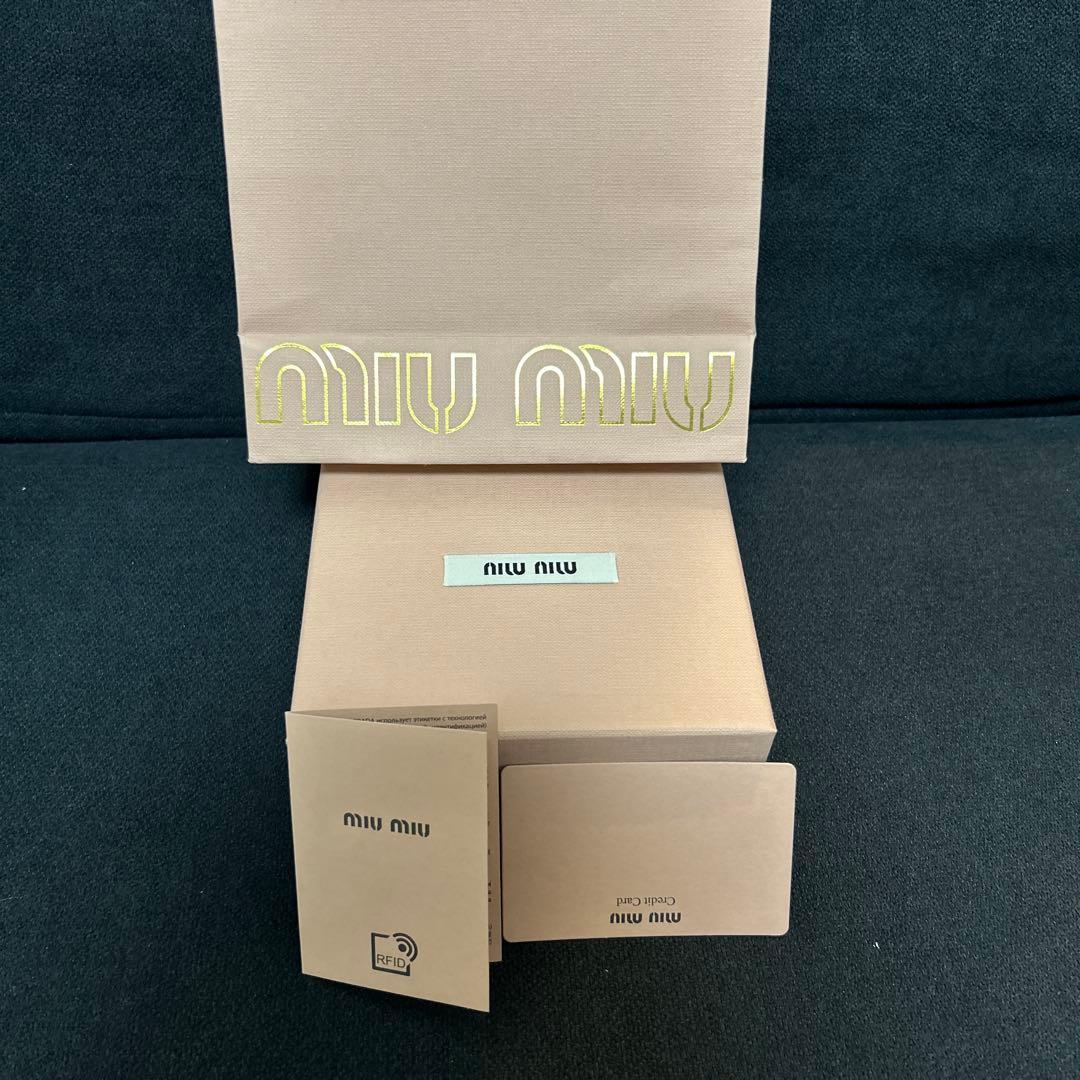MIU MIU ブラック 三つ折り財布