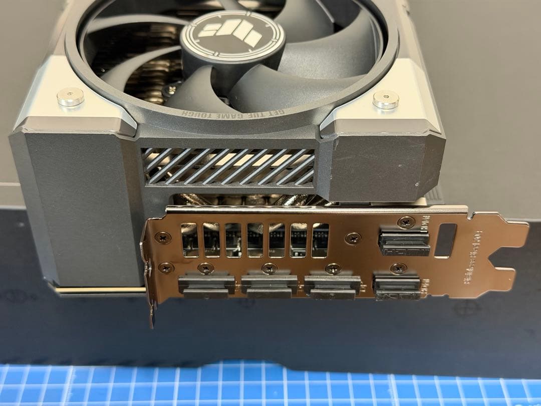 グラフィックボード・グラボ・ビデオカード ASUS TUF GeForce RTX 5080 16GB GDDR7 OC