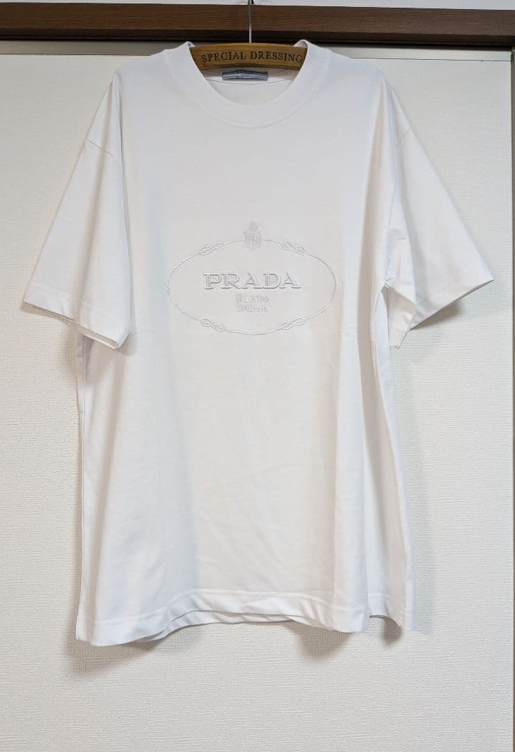 プラダ　メンズ半袖Tシャツ 　Mサイズ