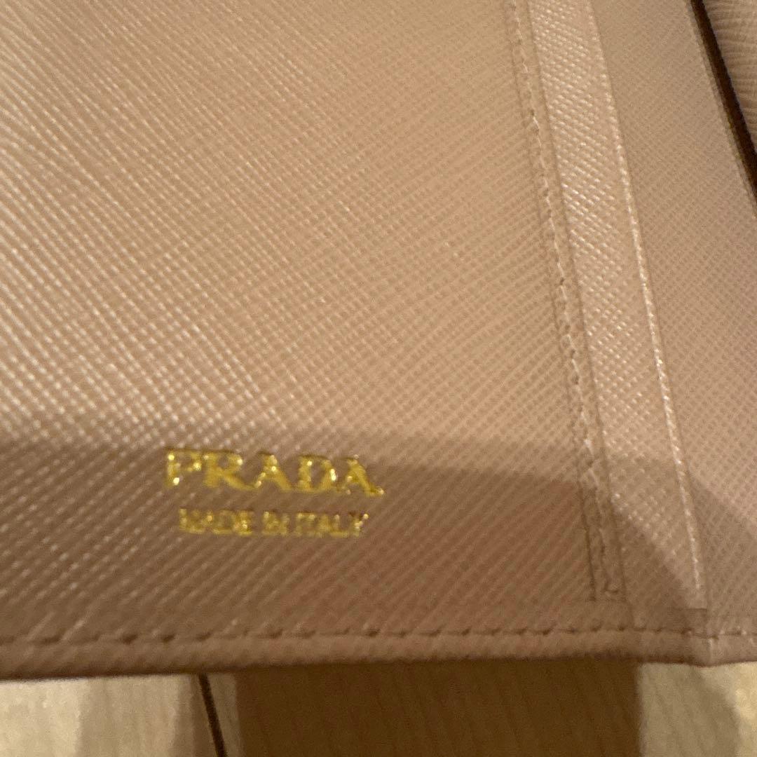 PRADA 財布　値下げしました。