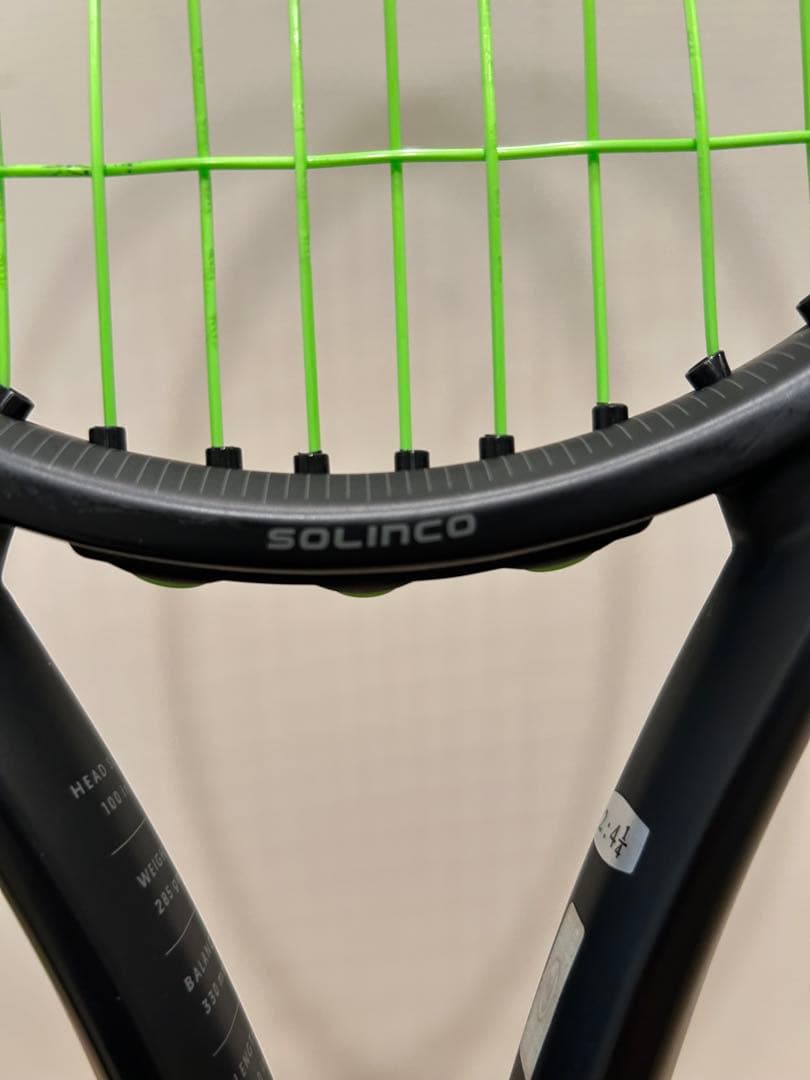 【Ai】テニスラケット　SOLINCO BLACKOUT 285