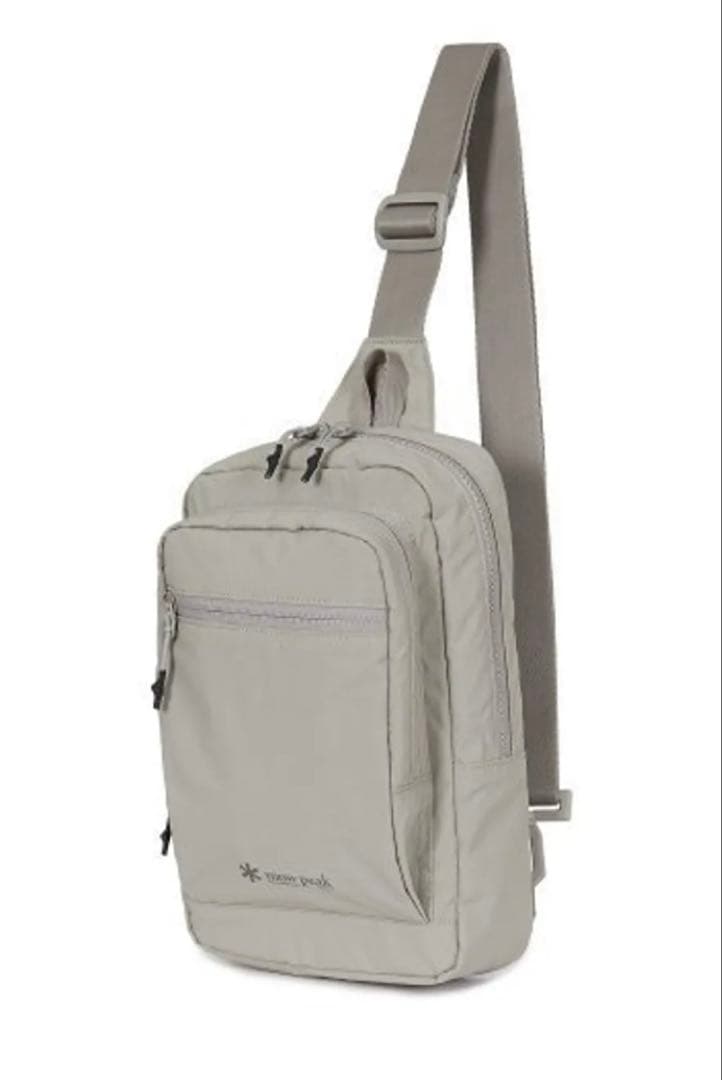 美品　 peak ボディバッグ
