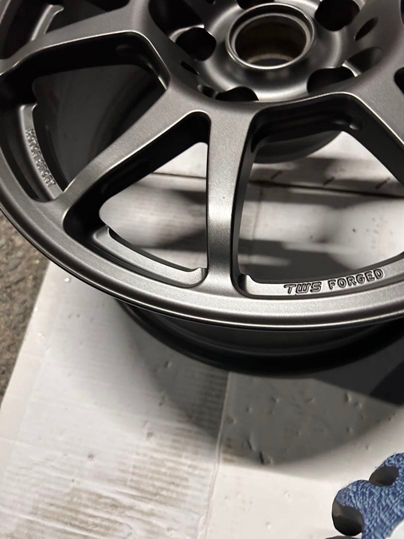 TWS T66-F 16x8.0J +30 2本