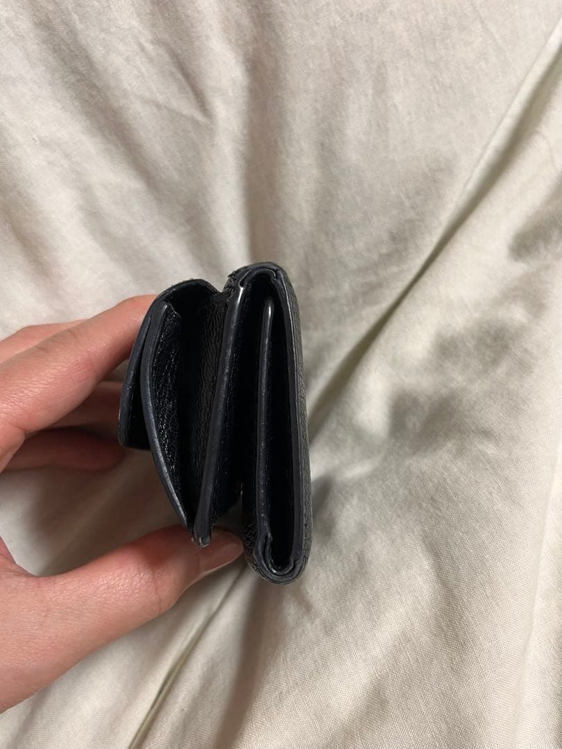 miumiu三つ折り財布