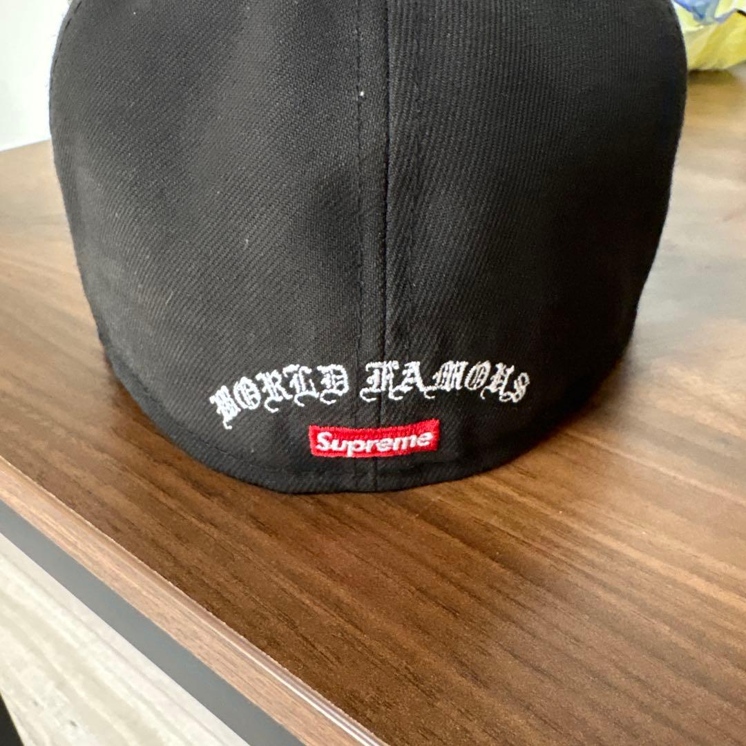 New Era 黒キャップ WORLD FAMOUS Supreme