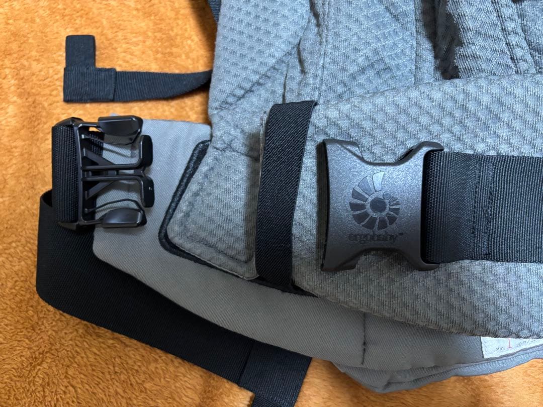 【金曜日まで！新品】Ergobaby 抱っこ紐 グレー　エルゴ　オムニブリーズ
