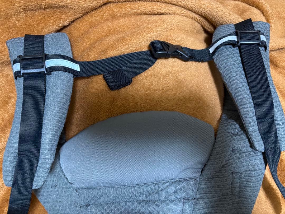 【金曜日まで！新品】Ergobaby 抱っこ紐 グレー　エルゴ　オムニブリーズ