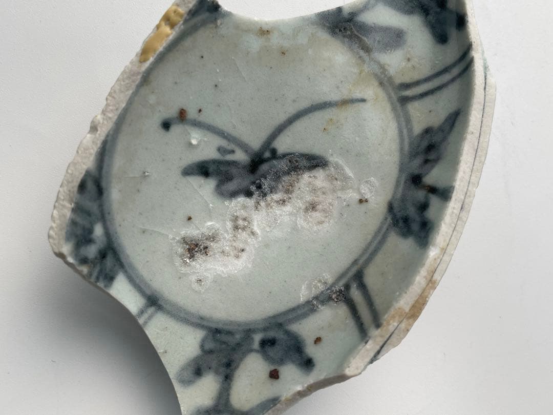 骨董　アンティーク　初期伊万里　陶片　染付　芙蓉手　蝶々　五寸皿　残欠　発掘品