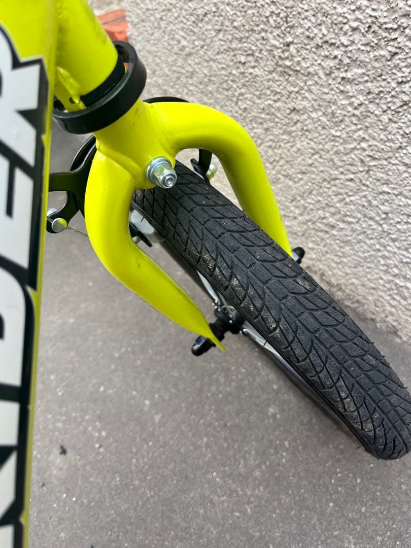 STRIDER 14X　ストライダー　ライムイエロー　ペダルキット・スタンド付き