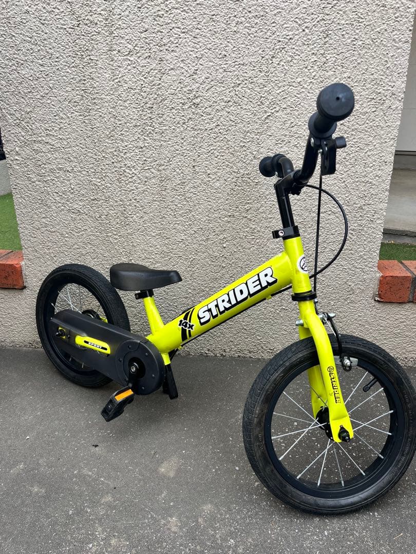 STRIDER 14X　ストライダー　ライムイエロー　ペダルキット・スタンド付き