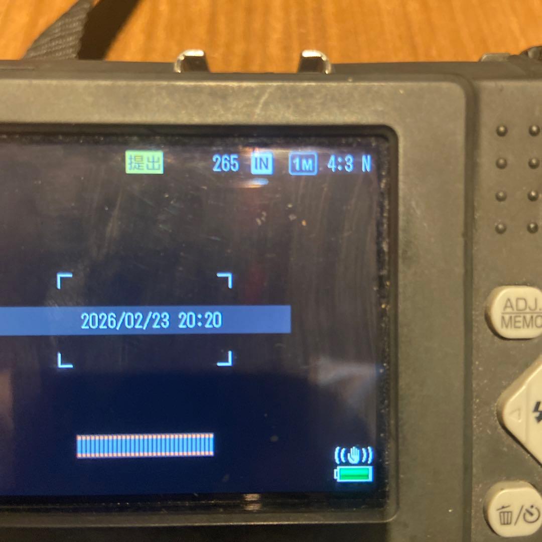 RICOH G700 コンパクトデジタルカメラ　バッテリー 2個充電器付