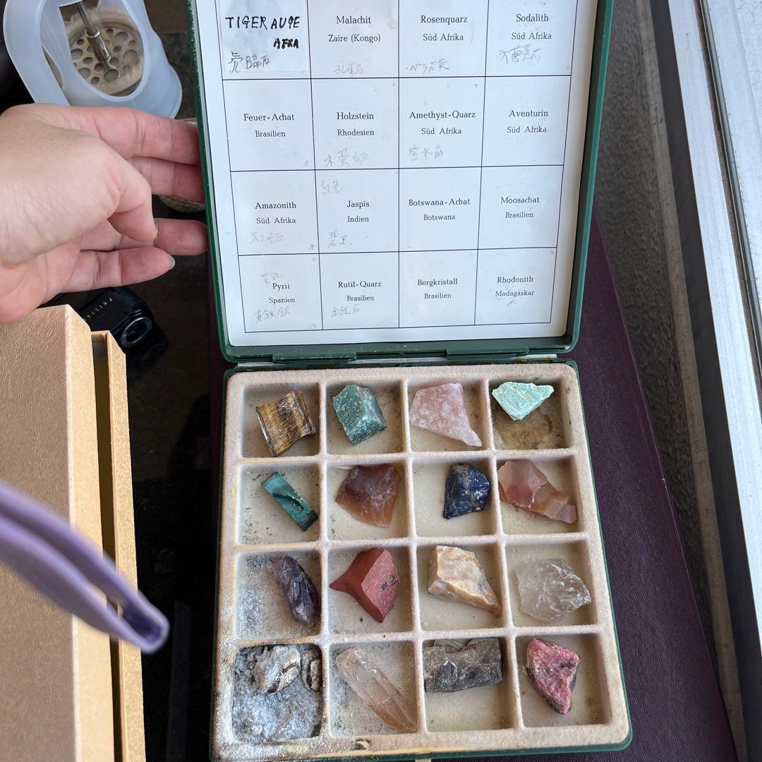 岩石と鉱物 : 手のひらに広がる岩石・鉱物の世界