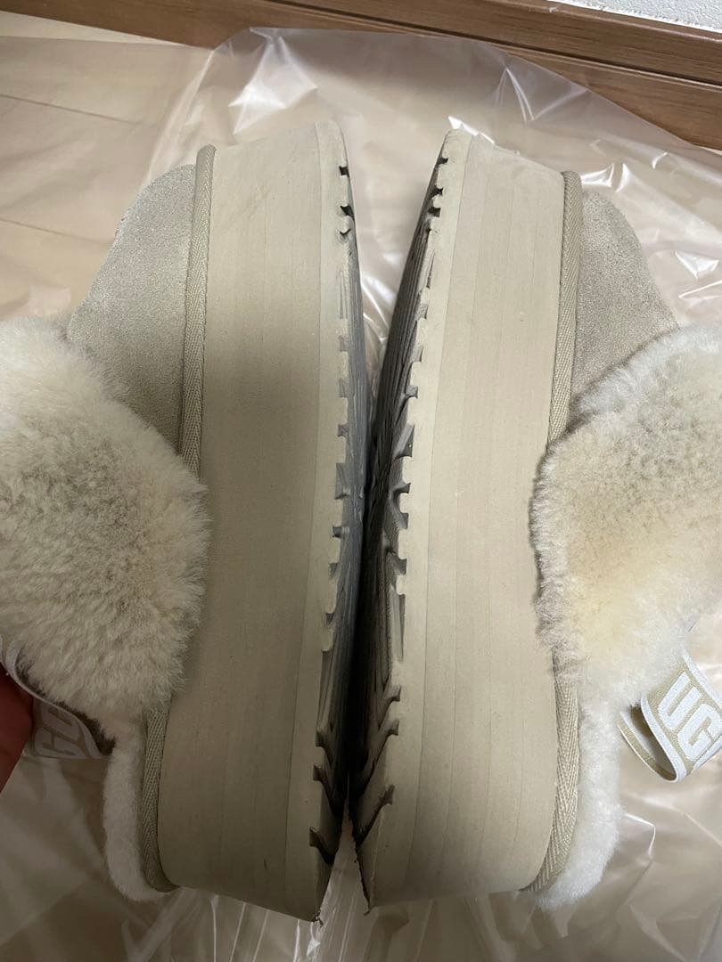 UGG ムートン　ファンケット　サンダル　マスタードシード