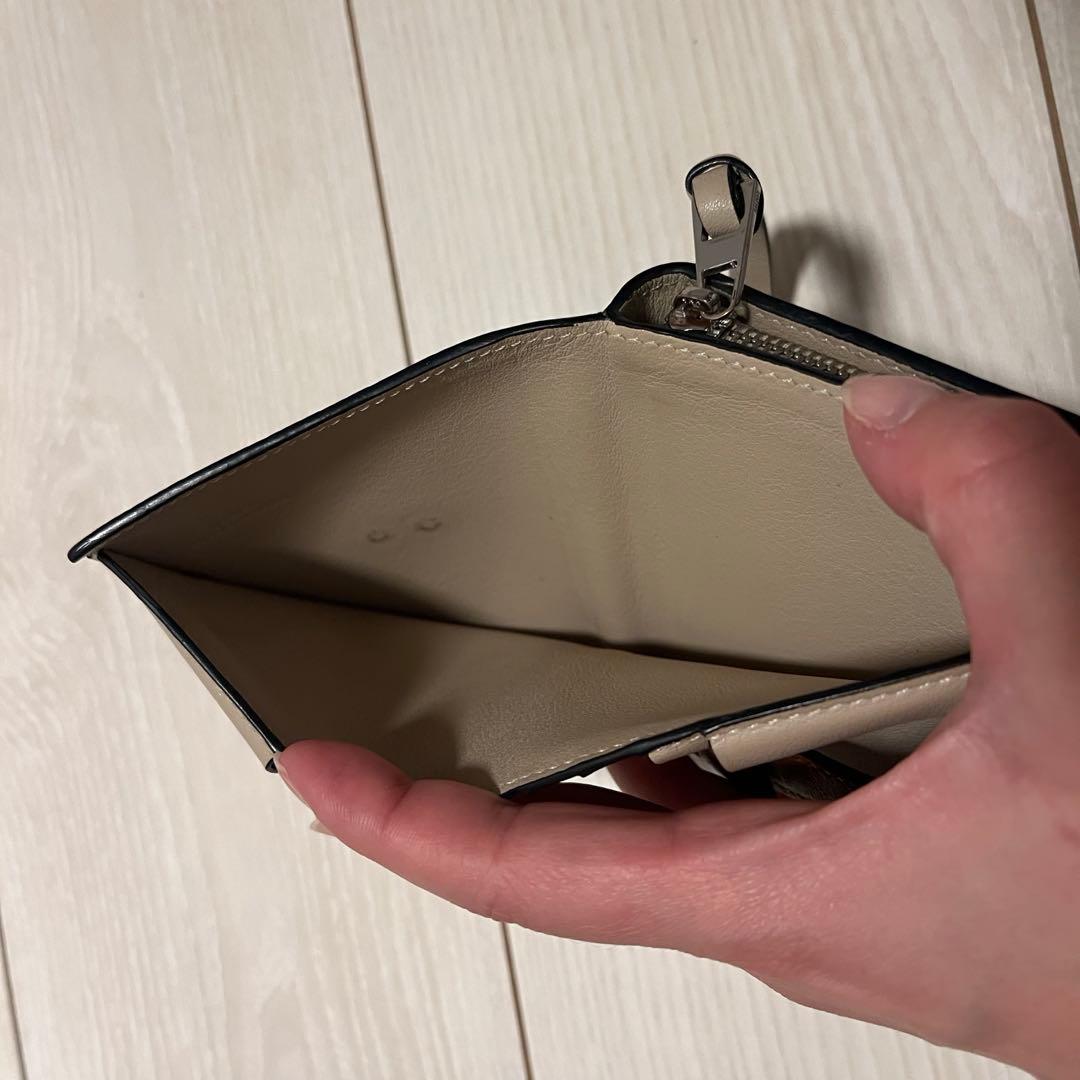 ロエベ 2つ折り 財布