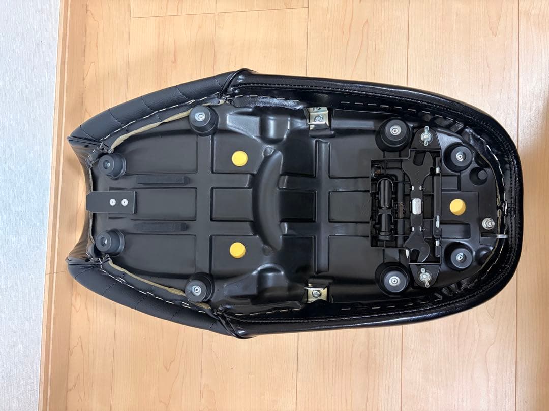 Z900RS 茗荷タックロールシート　革張替え済　カスタムシート