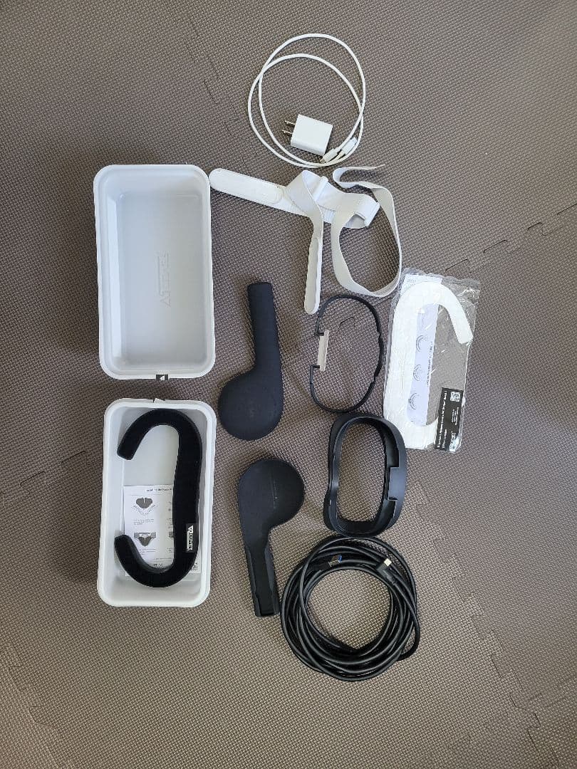 その他 / Quest 2 with accessories