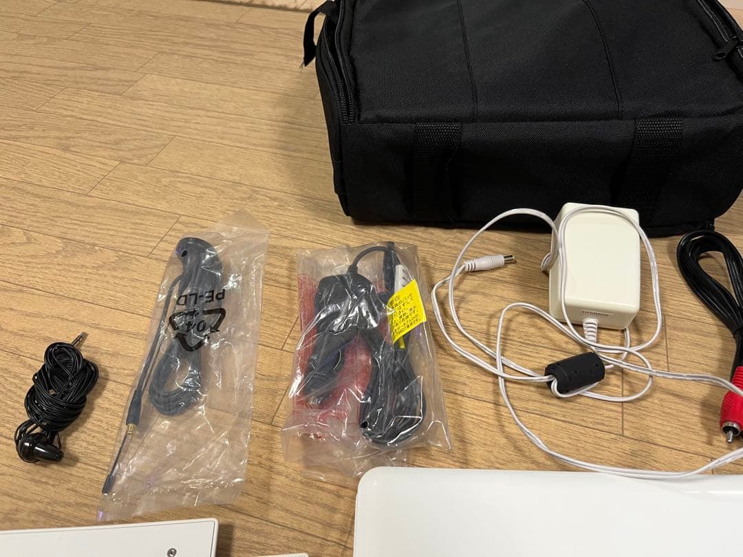 美品 REGZA東芝ポータブルDVDプレーヤー SD-P96DT 9V型