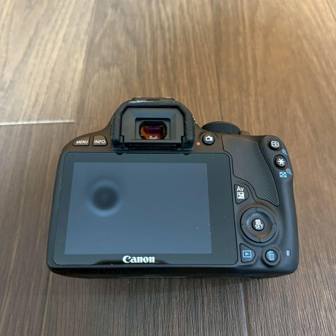 【極美品】Canon EOS Kiss X7 ボディバッテリー充電器ストラップ付