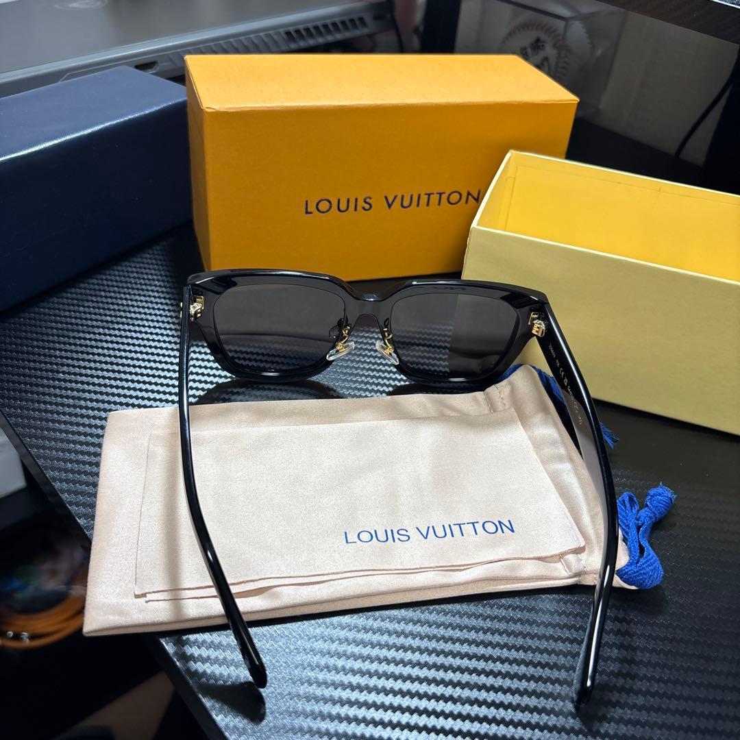 LOUIS VUITTON ブラックサングラス